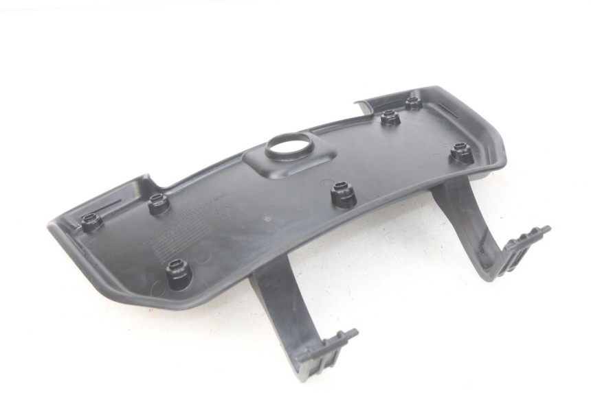 photo de GLOVE BOX DOOR TGB X-MOTION XMOTION 125 (2008 - 2014) - Zoom on usage condition