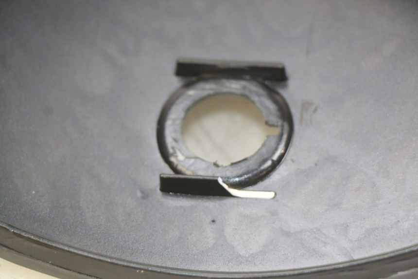 photo de GLOVE BOX DOOR YIYING YY125T 125 (2006 - 2014) - Zoom on usage condition