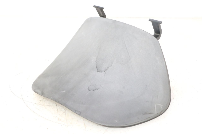 photo de GLOVEBOX DOOR PIAGGIO ZIP IGET 4T 50 (2021 - 2023) - Fixing points details