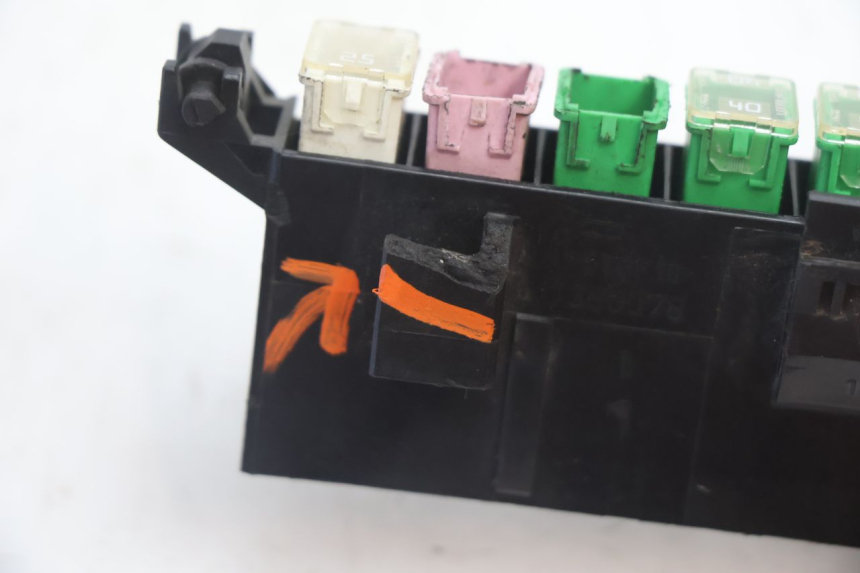 photo de FUSE BOX CAN-AM SPYDER RS 1000 (2008 - 2012) - Alternative perspective