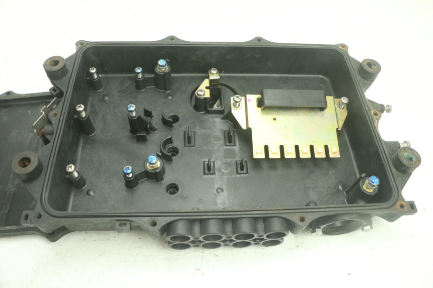 photo de FUSE BOX YAMAHA WAVE RUNNER GP R 1200 (2000 - 2003) - Component detail