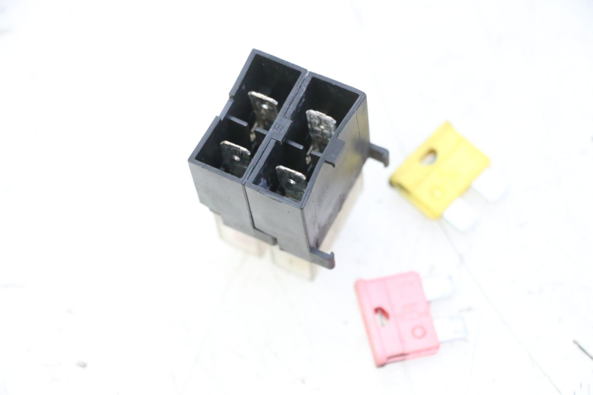 photo de FUSE BOX YAMAHA YP MAJESTY 125 (2007 - 2010) - Component detail