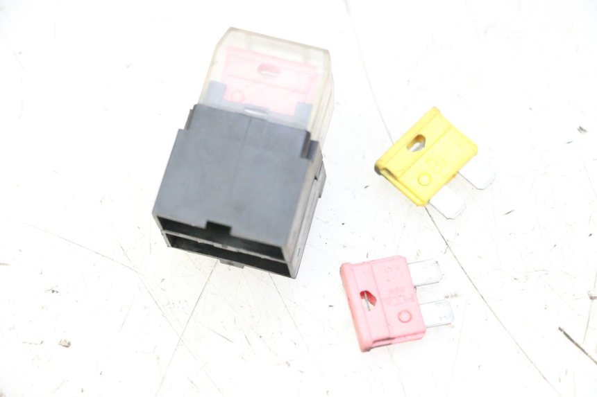 photo de FUSE BOX YAMAHA YP MAJESTY 125 (2007 - 2010) - Zoom on usage condition