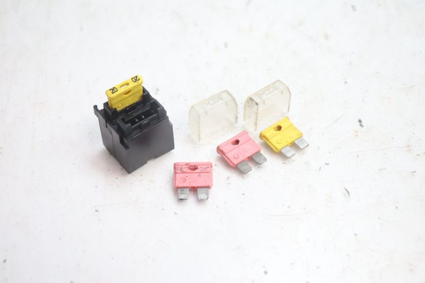 photo de FUSE BOX YAMAHA YP MAJESTY 125 (2002 - 2006) - Main view