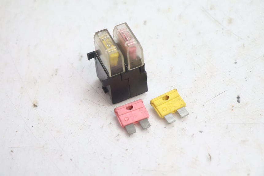 photo de FUSE BOX YAMAHA YP MAJESTY 125 (2002 - 2006) - Technical close-up
