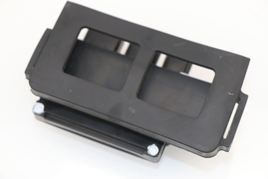 photo de FUSE BOX KAWASAKI Z800 Z ABS 800 (2013 - 2017) - Fixing points details