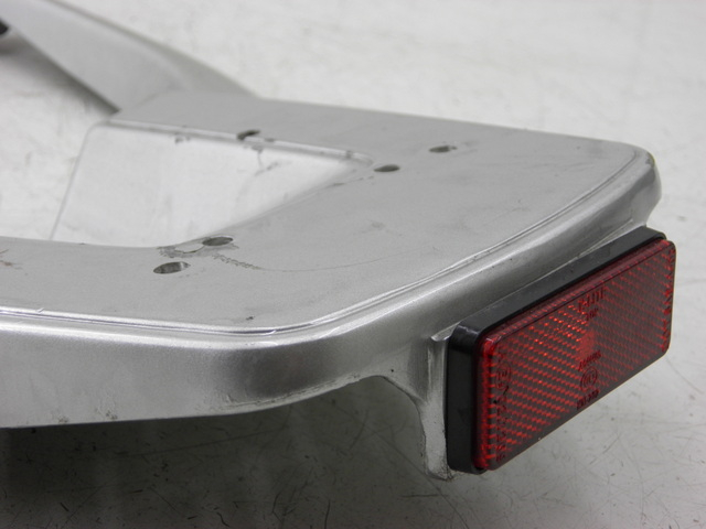 photo de LUGGAGE RACK BENZHOU YY50QT31 VINTAGE 50 (2009 - 2012) - Fixing points details