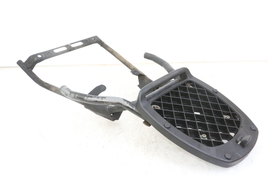 photo de LUGGAGE RACK HONDA SCV LEAD 100 (2003 - 2007) - High-resolution close-up