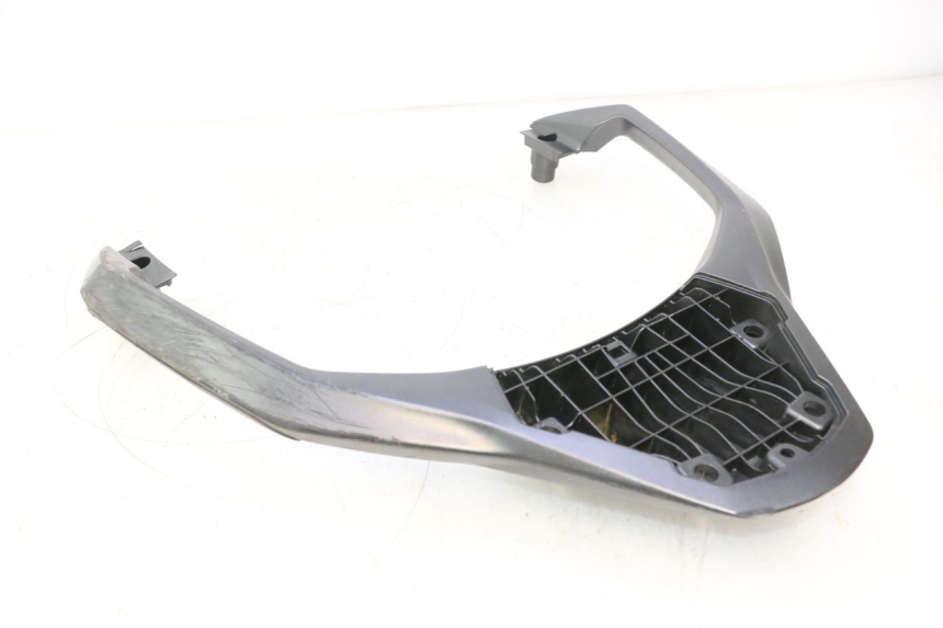photo de LUGGAGE RACK PIAGGIO MP3 HPE 530 (2022 - 2026) - Distinctive features