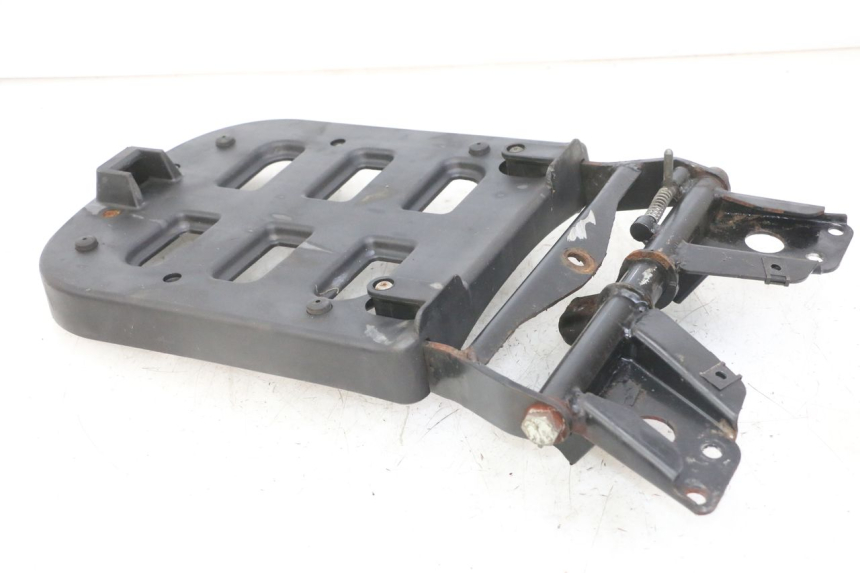 photo de LUGGAGE RACK PIAGGIO MP3 LT 300 (2010 - 2016) - Component detail