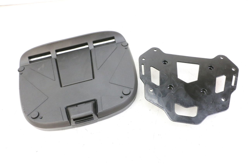 photo de LUGGAGE RACK PIAGGIO MP3 500 (2014 - 2017) - Additional view of the item