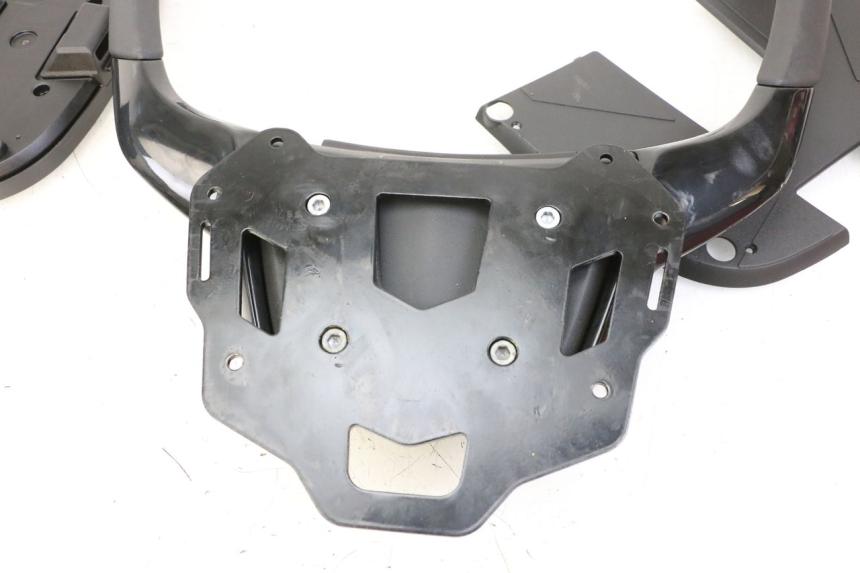 photo de LUGGAGE RACK PIAGGIO MP3 500 (2014 - 2017) - Surface and material condition