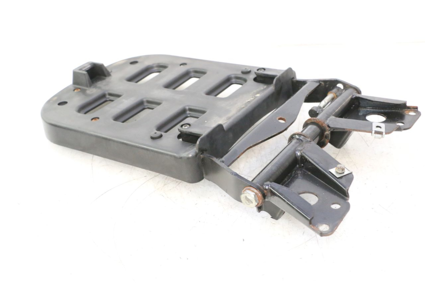 photo de LUGGAGE RACK PIAGGIO MP3 125 (2006 - 2014) - Fixing points details