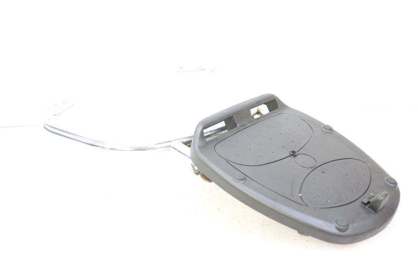photo de LUGGAGE RACK PIAGGIO VESPA LX 2T 50 (2005 - 2013) - High-resolution close-up
