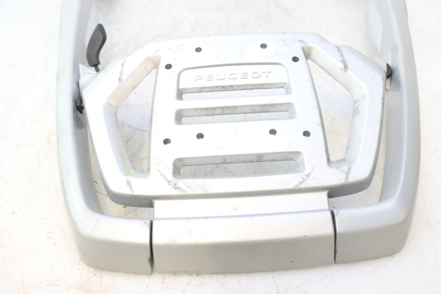 photo de LUGGAGE RACK PEUGEOT SATELIS 125 (2013 - 2018) - Detailed visual inspection