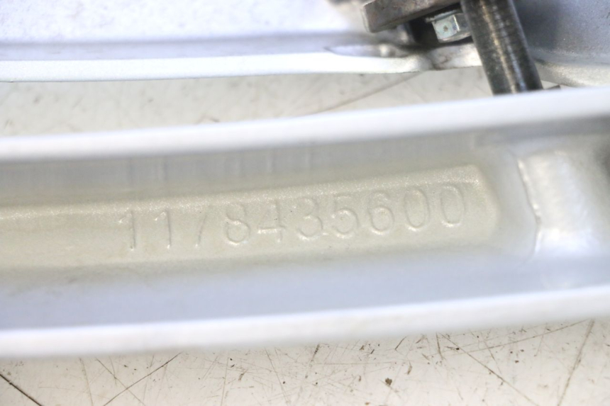 photo de LUGGAGE RACK PEUGEOT SATELIS 125 (2013 - 2018) - Technical close-up