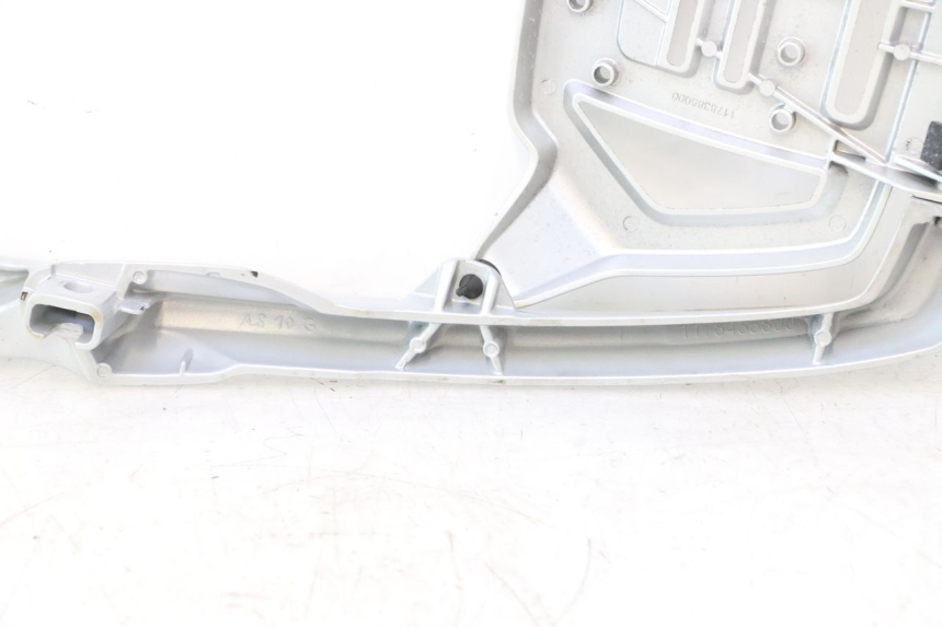photo de LUGGAGE RACK PEUGEOT SATELIS 125 (2013 - 2018) - Surface and material condition