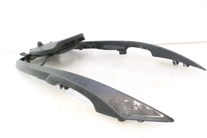 photo de LUGGAGE RACK PEUGEOT SATELIS 125 (2006 - 2009) - Surface and material condition