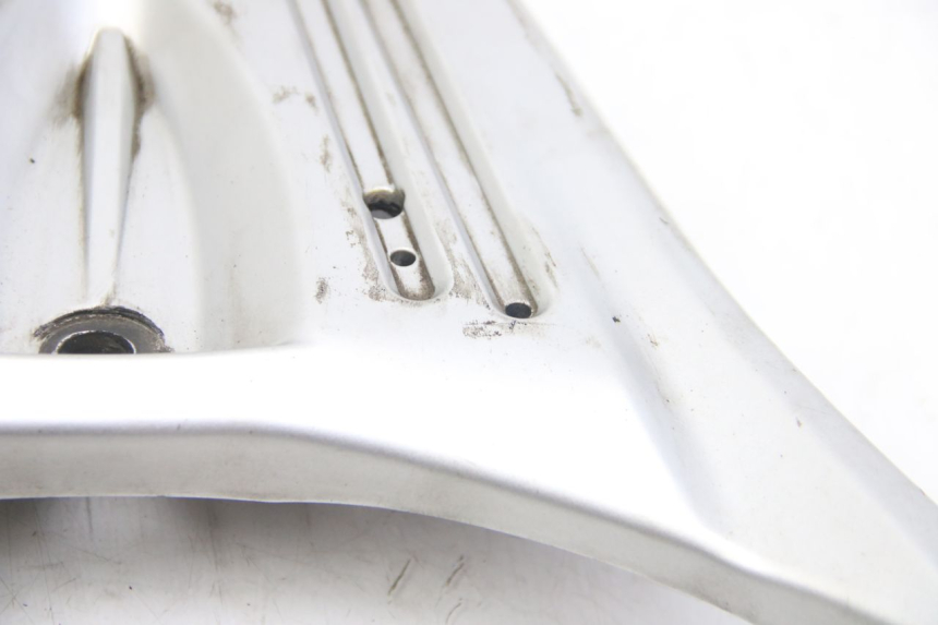 photo de LUGGAGE RACK SUZUKI SIXTEEN 125 (2008 - 2010) - Spare part profile view