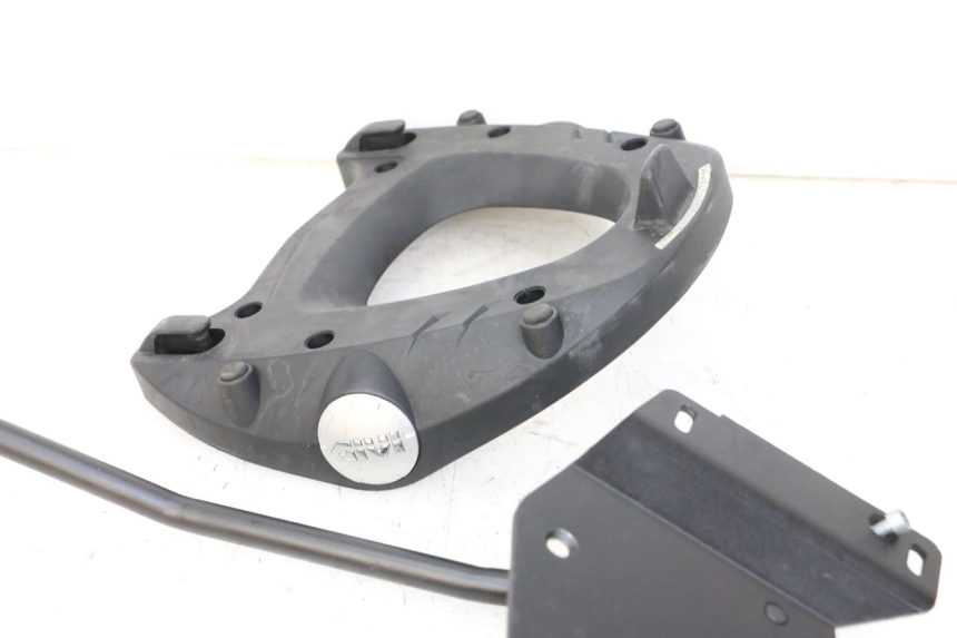 photo de LUGGAGE RACK KYMCO XCITING 500 (2007 - 2010) - Zoom on usage condition