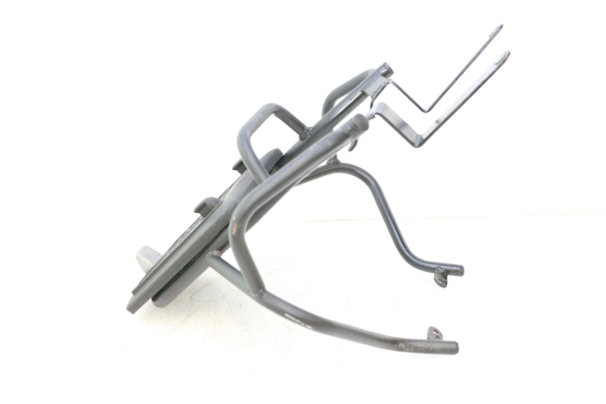 photo de LUGGAGE RACK YAMAHA YP MAJESTY 125 (1998 - 2001) - Technical close-up