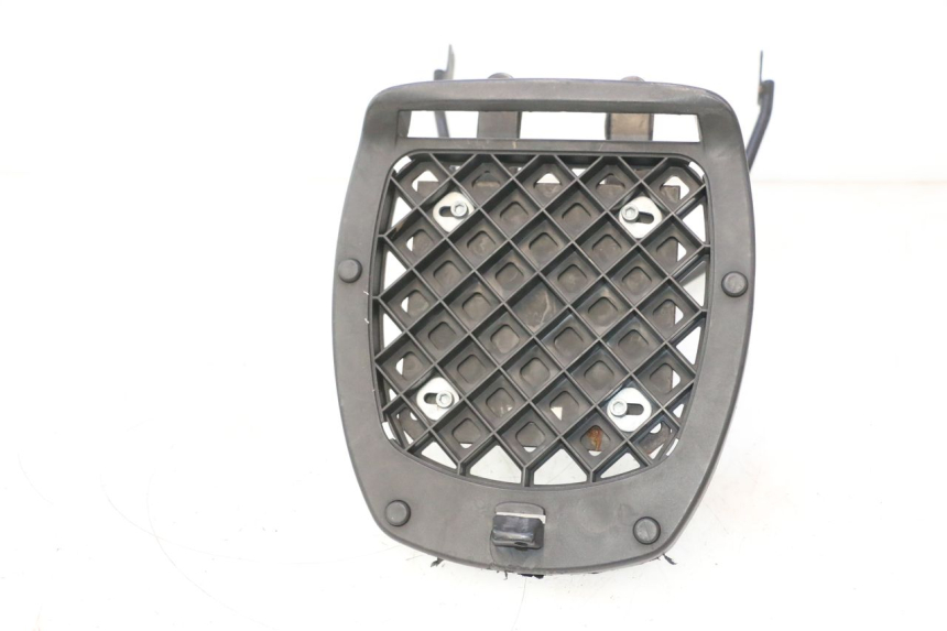 photo de LUGGAGE RACK YAMAHA YP MAJESTY 125 (1998 - 2001) - Distinctive features