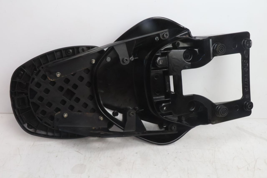 photo de LUGGAGE RACK YAMAHA YP MAJESTY 125 (2007 - 2010) - Technical close-up