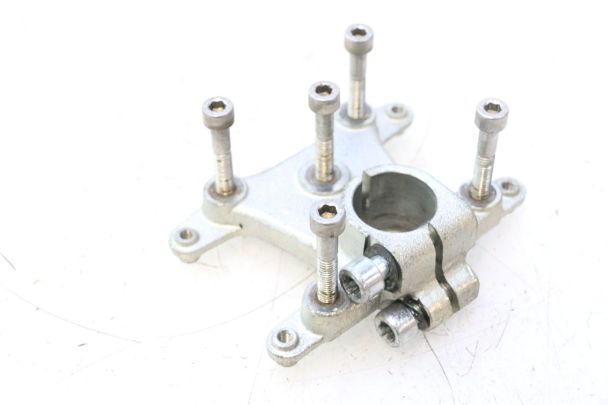 photo de HANDLEBAR RISER GILERA GP 800 (2007 - 2013) - Alternative perspective