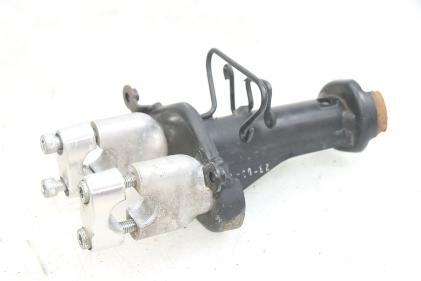 photo de HANDLEBAR RISER HONDA PCX (JF28) 125 (2009 - 2011) - Technical close-up