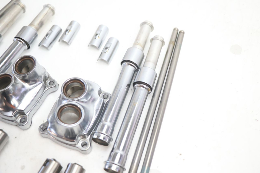 photo de HYDRAULIC LIFTER HARLEY DAVIDSON ROAD GLIDE FLTRXSE 1920 (2018 - 2022) - Fixing points details