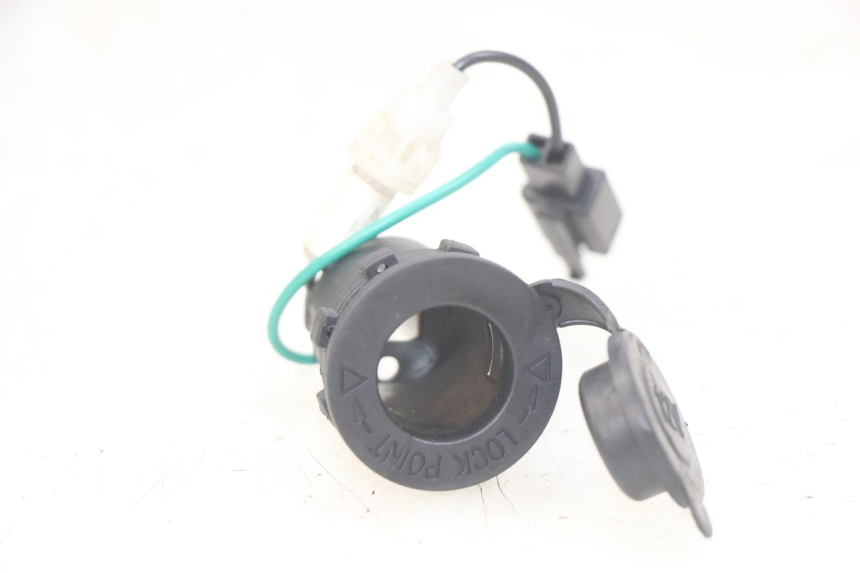 photo de CIGARETTE LIGHTER SOCKET KYMCO AGILITY 16+ 4T 50 (2018 - 2023) - Alternative perspective