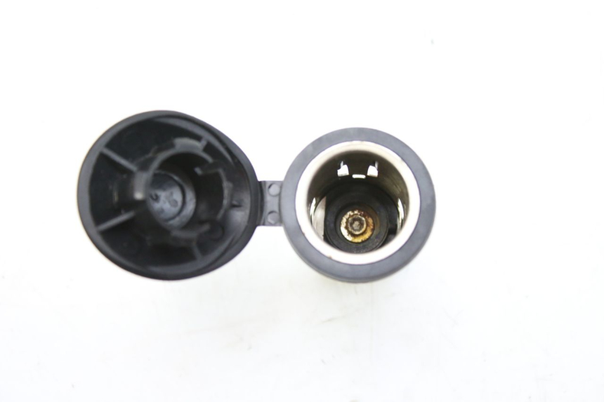 photo de CIGARETTE LIGHTER SOCKET PEUGEOT CITYSTAR 125 (2011 - 2017) - Zoom on usage condition