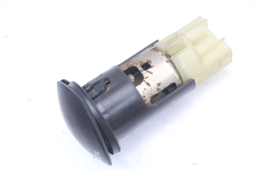 photo de CIGAR LIGHTER SOCKET PEUGEOT CITYSTAR 50 (2013 - 2017) - Zoom on usage condition