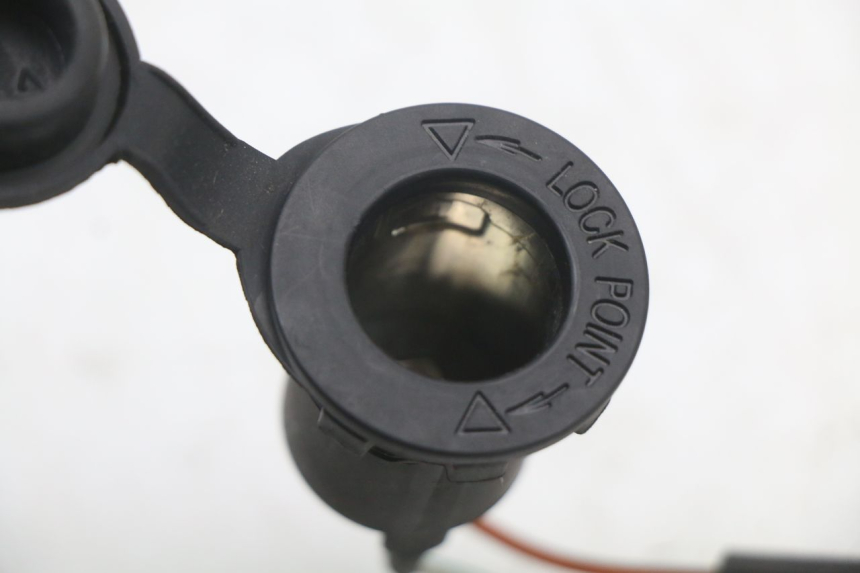 photo de Cigarette lighter socket KYMCO DINK STREET ABS 125 (2011 - 2018) - Technical close-up