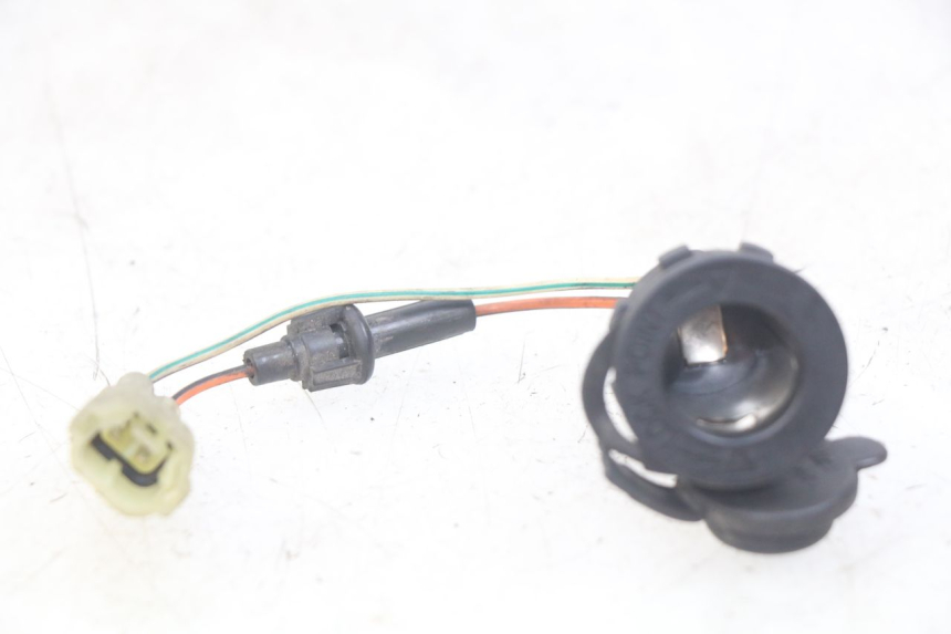 photo de CIGARETTE LIGHTER SOCKET KYMCO DINK STREET 125 (2009 - 2014) - Zoom on usage condition