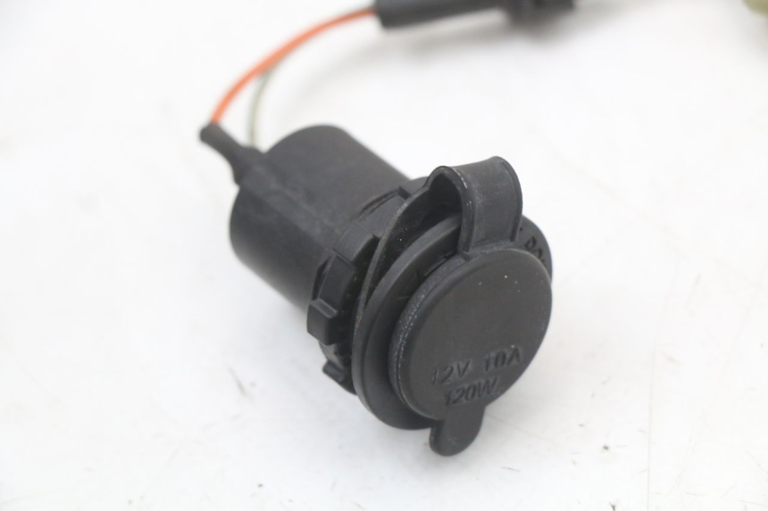 photo de CIGARETTE LIGHTER SOCKET KYMCO DINK STREET 125 (2009 - 2014) - Zoom on usage condition