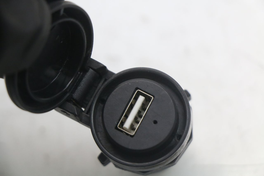 photo de CIGAR LIGHTER SOCKET EBROH BRAVO GLE 1 (2020 - 2024) - Zoom on usage condition