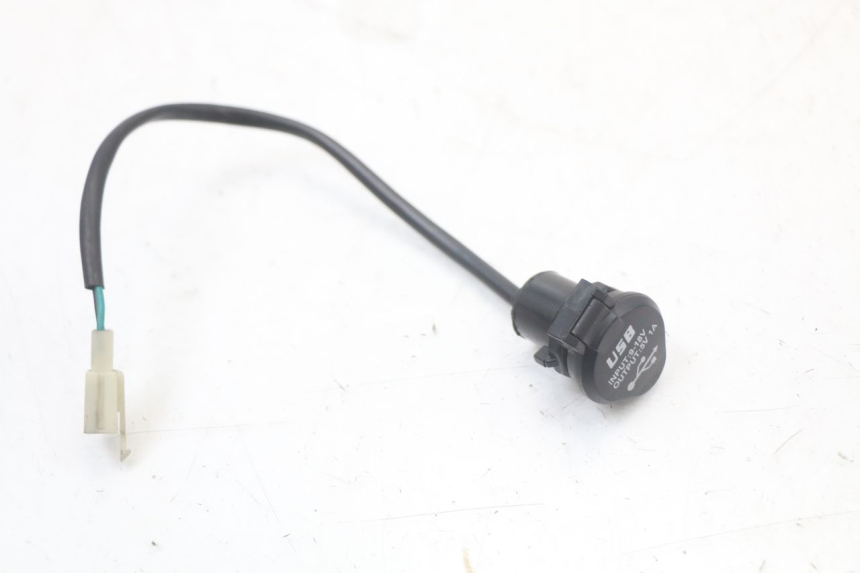 photo de CIGAR LIGHTER SOCKET EBROH BRAVO GLE 1 (2020 - 2024) - Alternative perspective