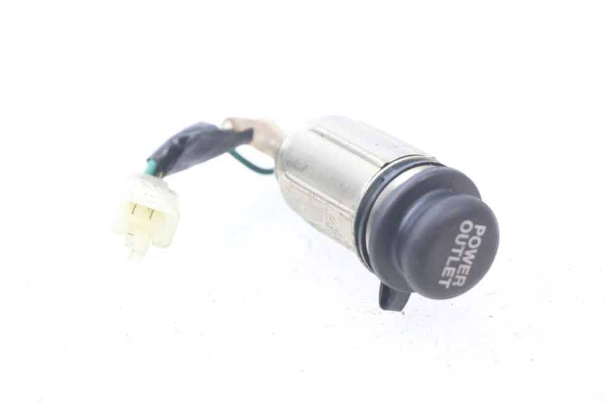 photo de CIGAR LIGHTER SOCKET HONDA FES PANTHEON 125 (2003 - 2007) - Zoom on usage condition
