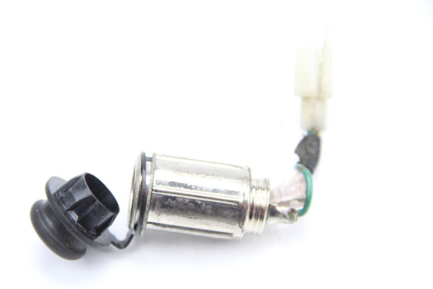 photo de CIGAR LIGHTER SOCKET HONDA FES PANTHEON 125 (2003 - 2007) - Zoom on usage condition