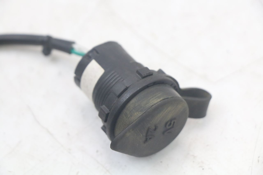 photo de CIGARETTE LIGHTER SOCKET SYM FIDDLE 3 III 125 (2014 - 2020) - Fixing points details