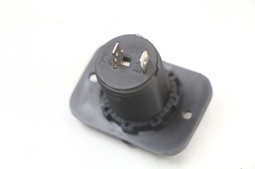 photo de CIGAR LIGHTER SOCKET HYOSUNG GTR 125 (2006 - 2008) - Zoom on usage condition