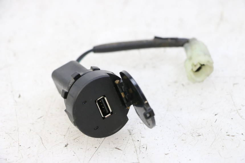 photo de CIGAR LIGHTER SOCKET SYM JOYMAX 125 (2010 - 2017) - Alternative perspective