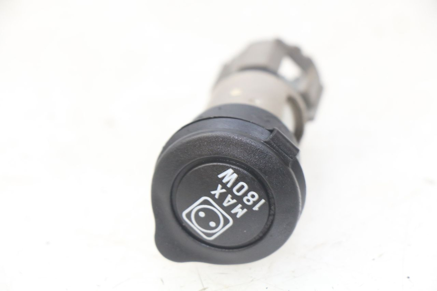 photo de CIGAR LIGHTER SOCKET PIAGGIO MP3 500 (2014 - 2017) - Zoom on usage condition