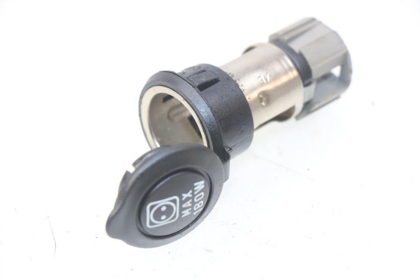 photo de CIGAR LIGHTER SOCKET PIAGGIO MP3 500 (2014 - 2017) - Alternative perspective