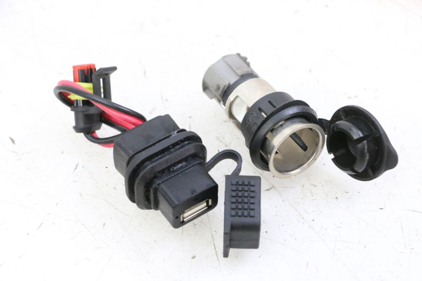photo de CIGAR LIGHTER SOCKET PIAGGIO MP3 500 (2014 - 2017) - Component detail