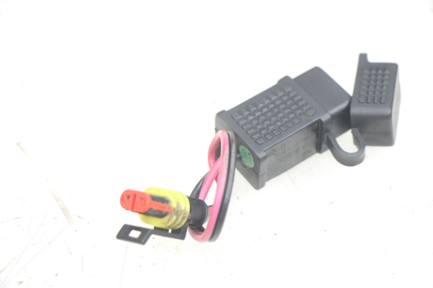 photo de CIGARETTE LIGHTER SOCKET PIAGGIO NEW TYPHOON 50 (2018 - 2021) - Zoom on usage condition