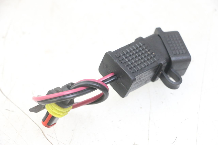 photo de CIGARETTE LIGHTER SOCKET PIAGGIO NEW TYPHOON 50 (2018 - 2021) - Zoom on usage condition