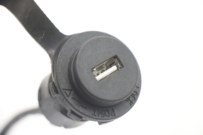 photo de CIGAR LIGHTER SOCKET PEUGEOT TWEET 4T 50 (2023 - 2025) - Zoom on usage condition