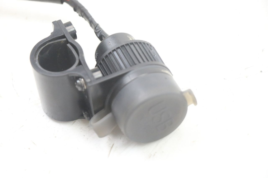 photo de CIGAR LIGHTER SOCKET ROYAL ENFIELD HYMALAYAN 410 (2016 - 2023) - Component detail